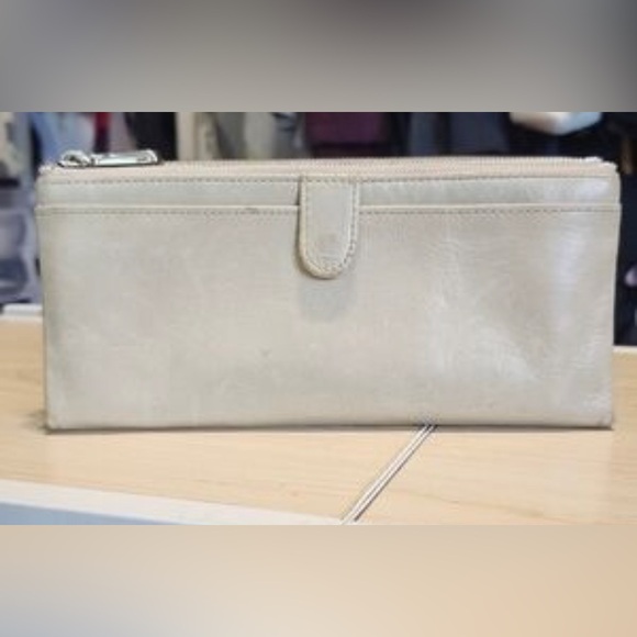 Hobo Fossil Ivory Leather Wallet, Emerald Green Lining, zip and magnetic - Picture 1 of 13